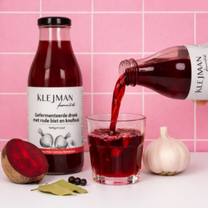 Gefermenteerde drank van rode biet en knoflook